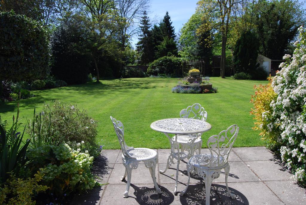 Little Manor Bed & Breakfast Cheltenham Bagian luar foto