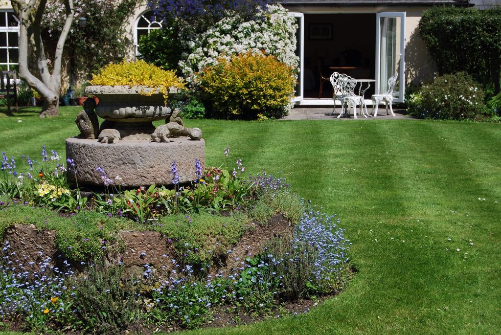Little Manor Bed & Breakfast Cheltenham Bagian luar foto