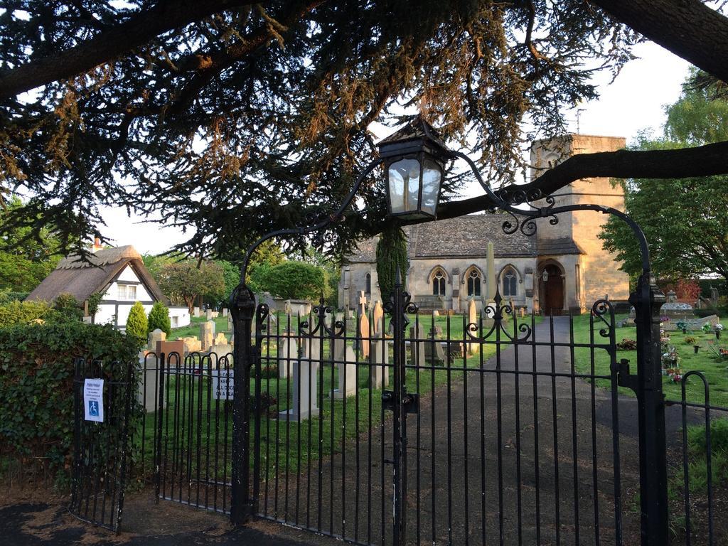 Little Manor Bed & Breakfast Cheltenham Bagian luar foto