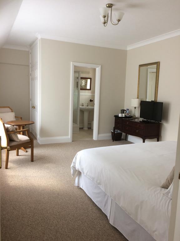 Little Manor Bed & Breakfast Cheltenham Bagian luar foto
