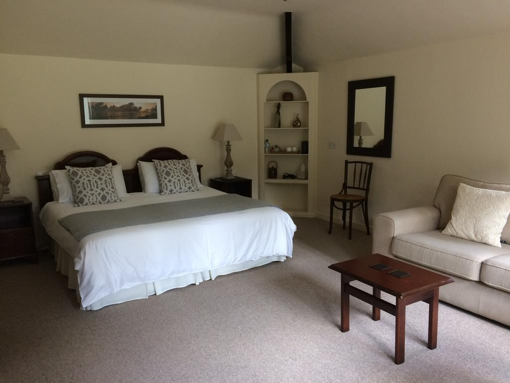 Little Manor Bed & Breakfast Cheltenham Bagian luar foto