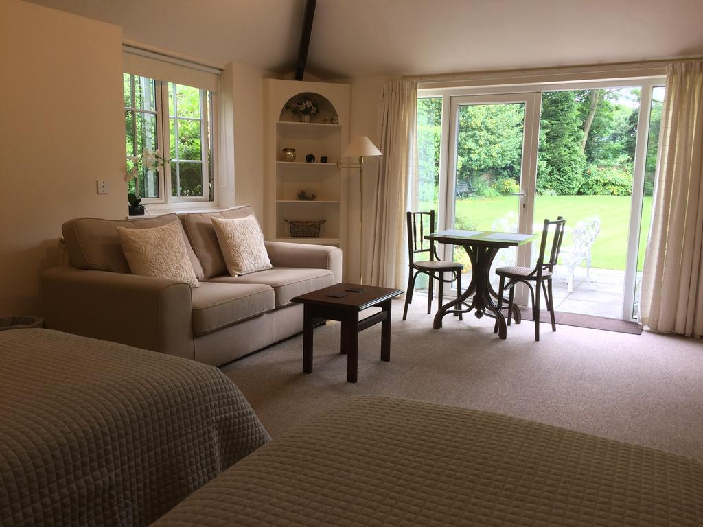 Little Manor Bed & Breakfast Cheltenham Bagian luar foto