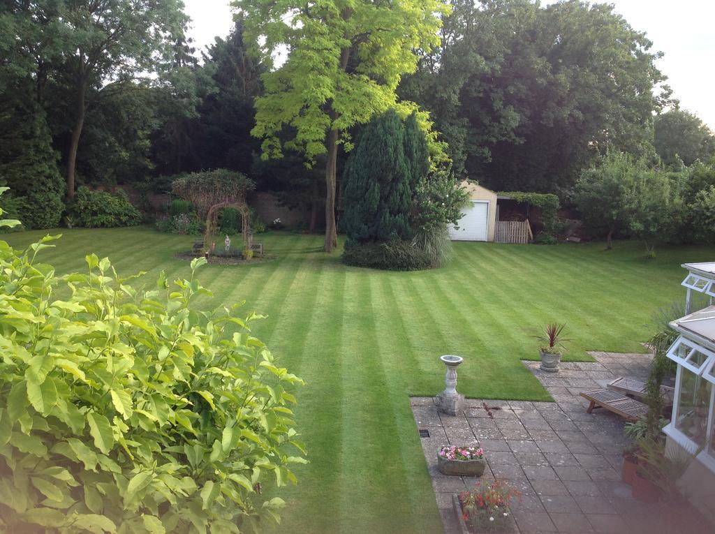 Little Manor Bed & Breakfast Cheltenham Bagian luar foto