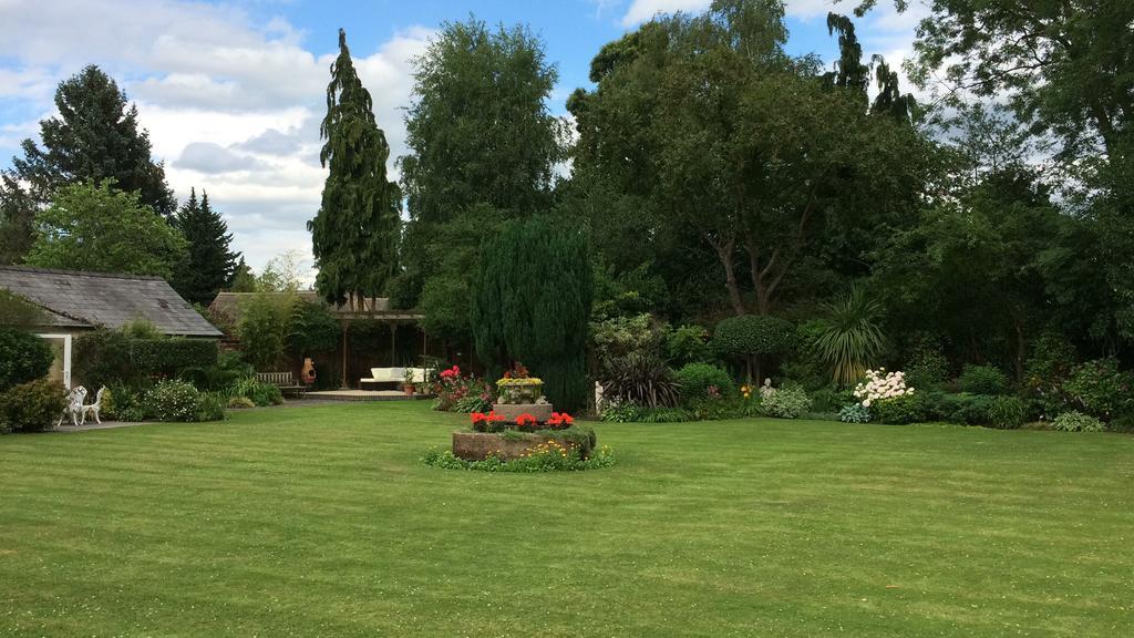 Little Manor Bed & Breakfast Cheltenham Bagian luar foto