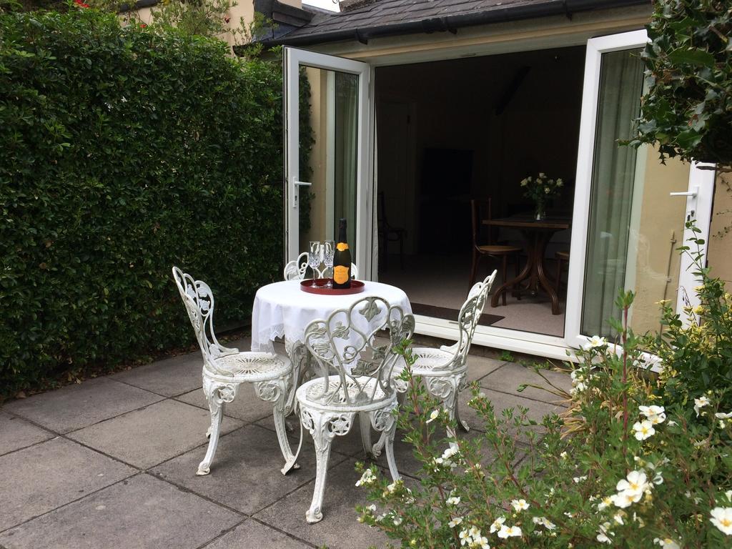 Little Manor Bed & Breakfast Cheltenham Bagian luar foto