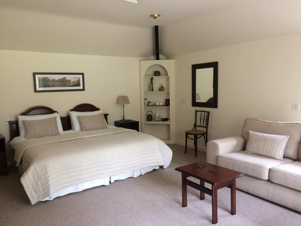 Little Manor Bed & Breakfast Cheltenham Bagian luar foto