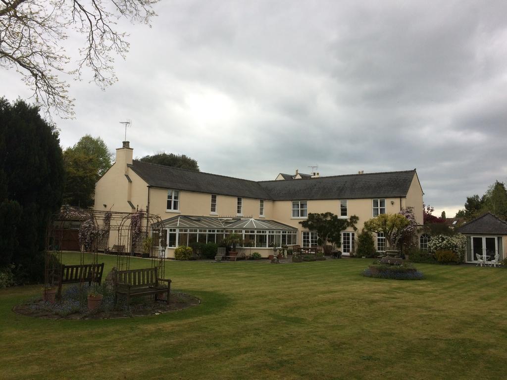 Little Manor Bed & Breakfast Cheltenham Bagian luar foto