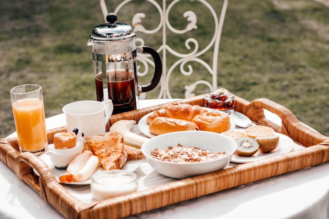 Little Manor Bed & Breakfast Cheltenham Bagian luar foto
