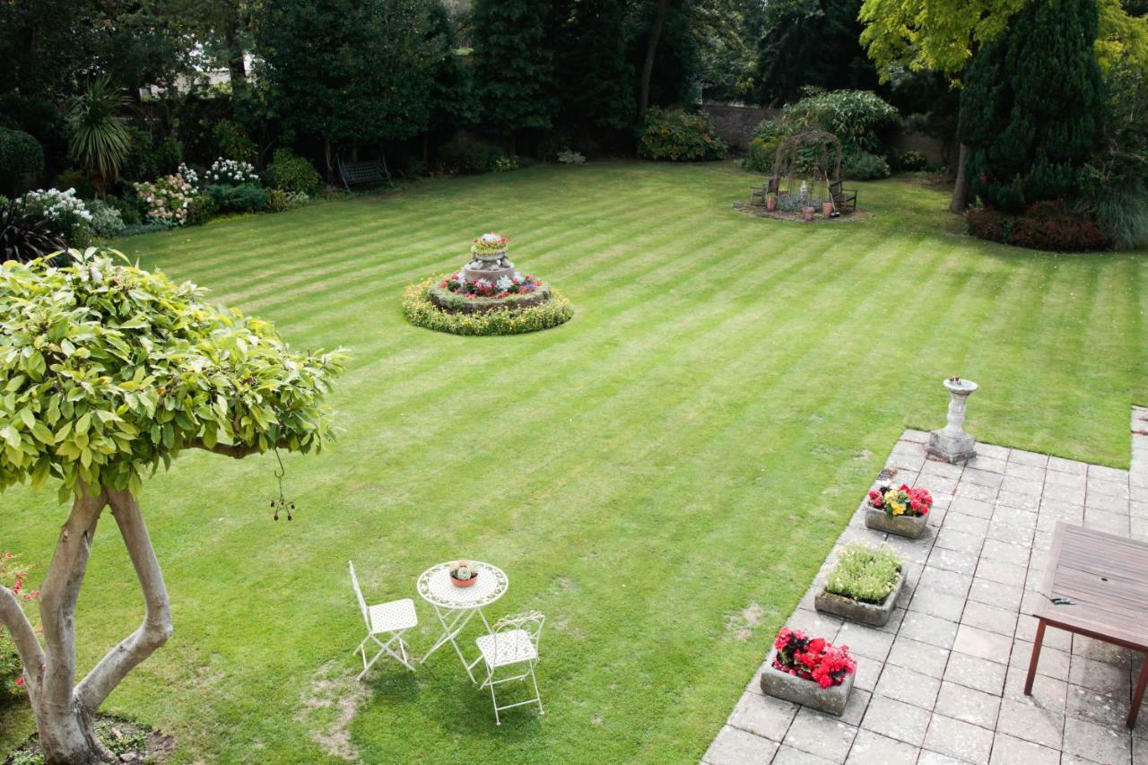 Little Manor Bed & Breakfast Cheltenham Bagian luar foto