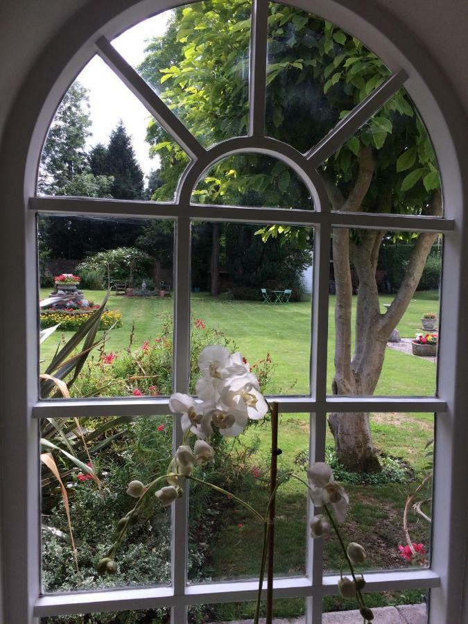 Little Manor Bed & Breakfast Cheltenham Bagian luar foto