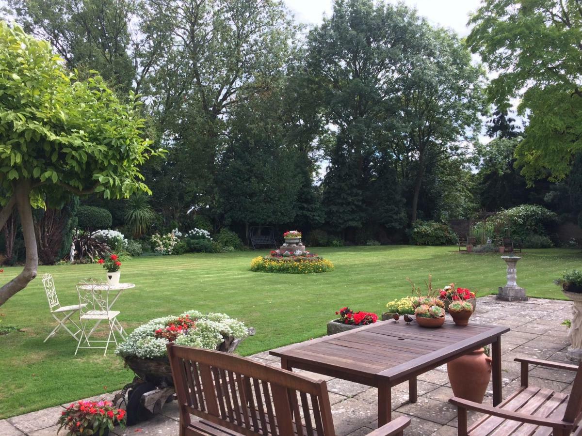 Little Manor Bed & Breakfast Cheltenham Bagian luar foto